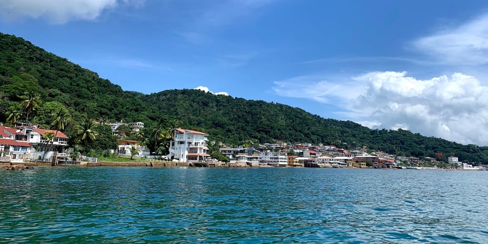 Taboga Island: Sunbathing while watching the Panama Skyline